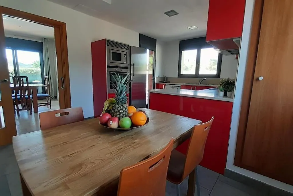 Villa Mediterranea Con Cinco Dormitorios Y Piscina Calonge